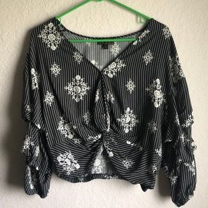 Super cute crop top! Casual or night time!